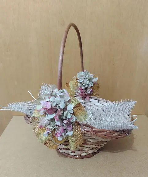 Cesta Decorada com Flores Desidratadas