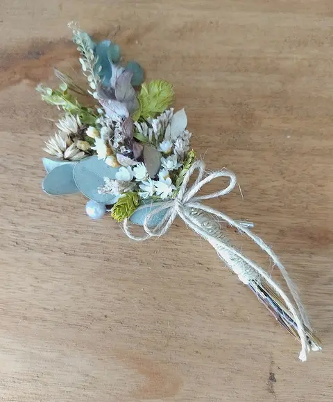Lapela Floral com Flores Desidratadas - Verde