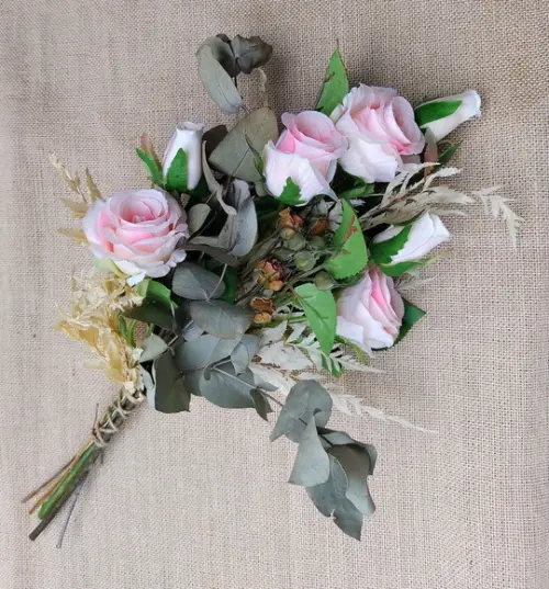 Buque de Rosas com Folhagens Desidratadas