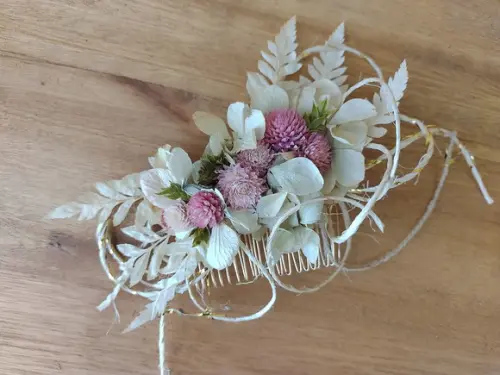 Pente Decorado com Flores Desidratadas