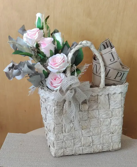 Sacolinha Romântica com Buque de Rosas