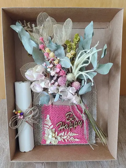 Mini Buque com Flores Desidratadas na Caixa