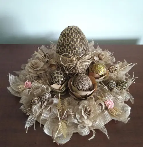 Guirlanda de Mesa com Ovos decorativos