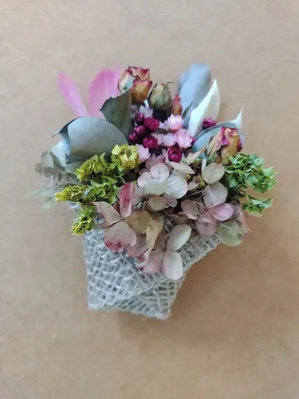 Arranjo de Flores Desidratadas com Íma de Geladeira