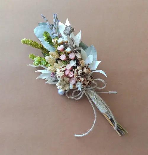 Lapela Floral com Toque Rosé
