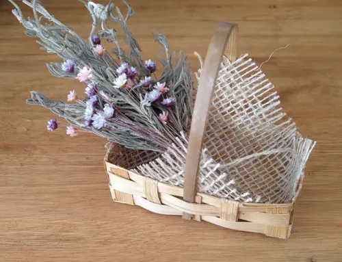 Mini Cesta com Buquezinho de flores