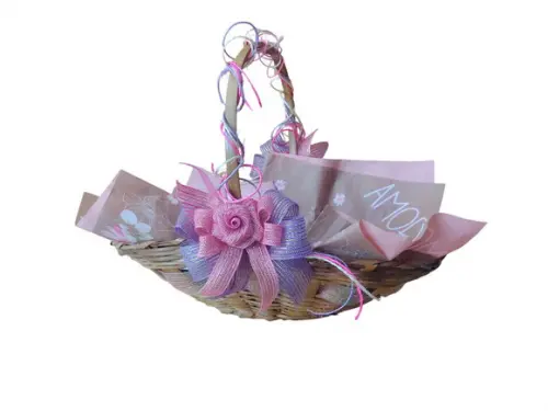 Cesta Decorada em Tons de Rosa com Lilás