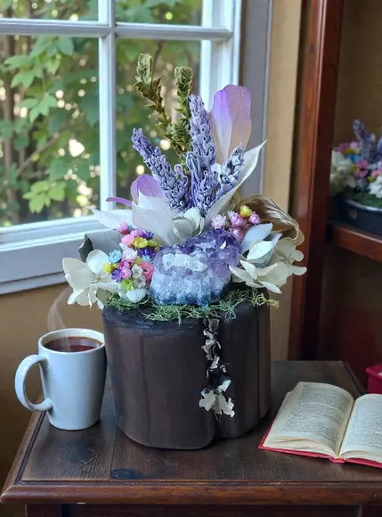 Arranjo com Lavanda no Toco de Madeira