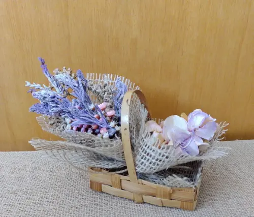 Mini Cesta com Buquezinho de flores