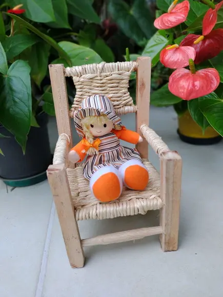 Cadeirinha de Palha (boneca) - Tipo Poltrona