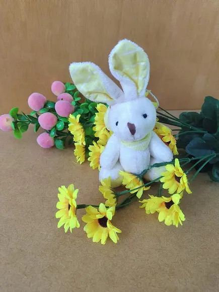 Coelhinho com Lenço Amarelo (12cm)