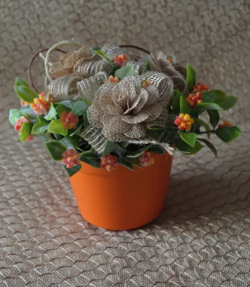 Vasinho com flores de juta