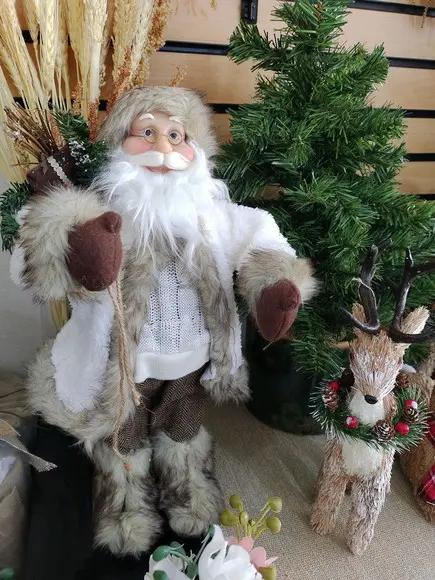 Papai Noel Rústico de Casaco Branco