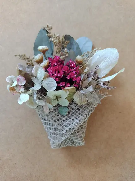 Arranjo de Flores Desidratadas com Íma de Geladeira