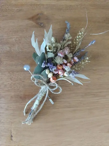 Lapela Floral com Toque Rosé