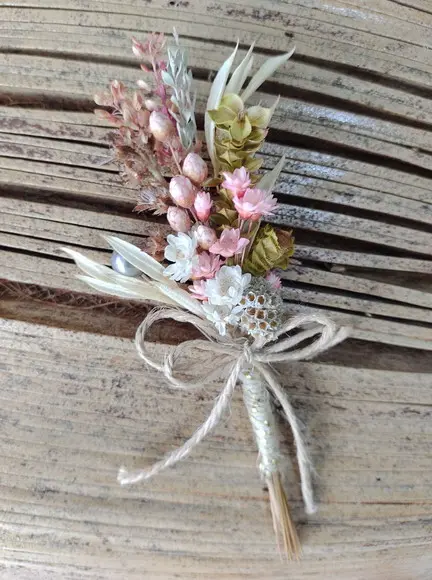 Lapela Floral com flores desidratadas - Toque Rosé