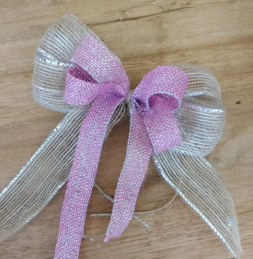 Laço De Juta M - Prata E Rosa Bebe