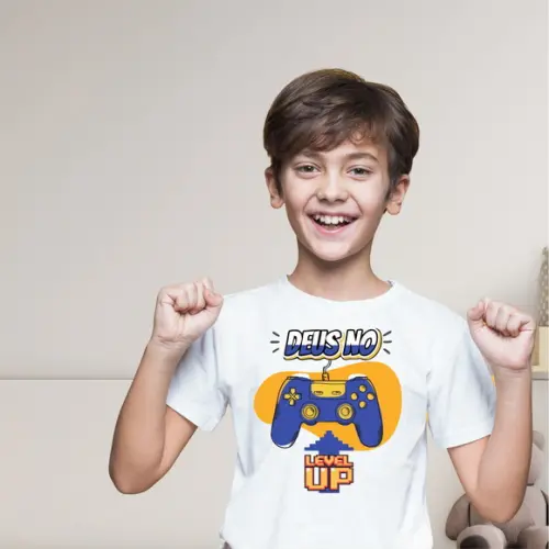 Camiseta Infantil Gospel Deus no Controle Poliéster Premium
