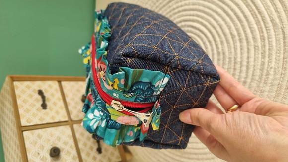Necessaire Babados Tecido Jeans