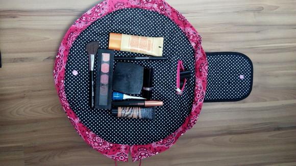 Necessaire Redonda em Tecido Modelo Chinesinha