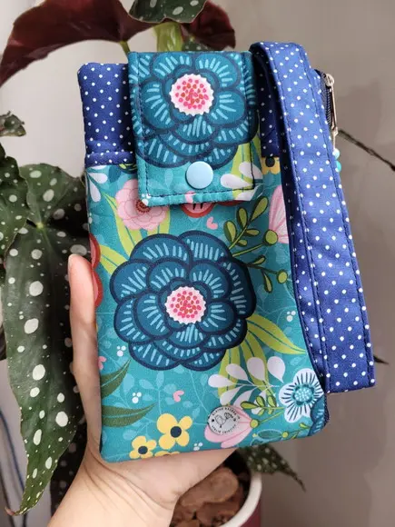 Carteira Porta Celular em Tecido