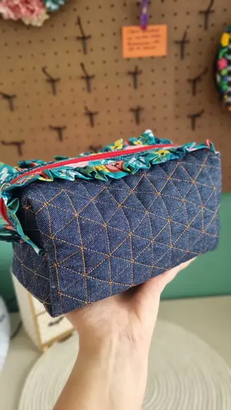 Necessaire Babados Tecido Jeans
