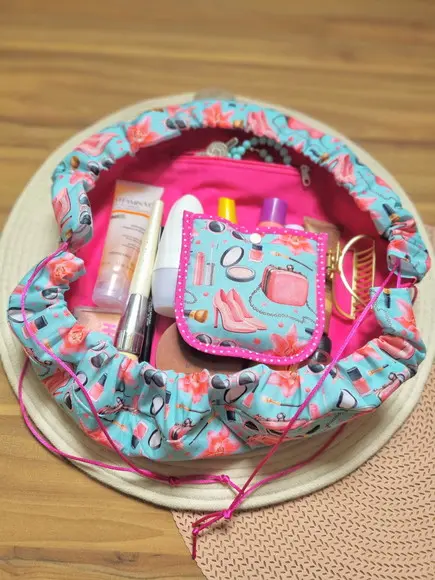 Necessaire Redonda em Tecido Modelo Chinesinha