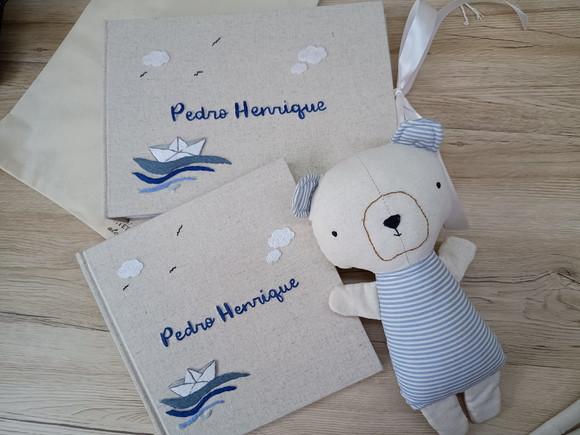 Álbum A4 Paisagem + Livro do Bebê Bordado Barquinho de Papel