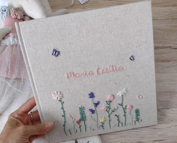 Álbum A4 Paisagem + Livro do Bebê Bordado Jardim