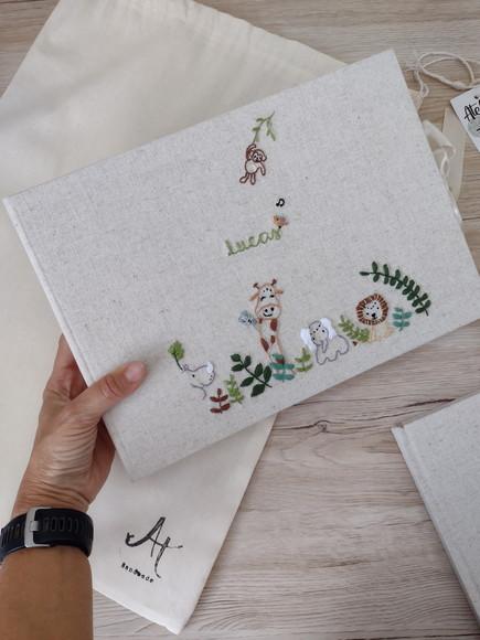Álbum A4 Paisagem + Livro do Bebê Bordado Safari