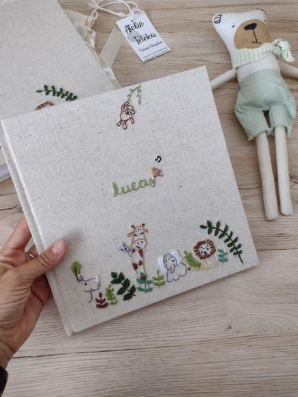 Álbum A4 Paisagem + Livro do Bebê Bordado Safari