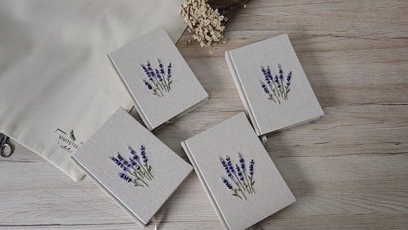 Caderno Bordado Lavanda 10x15cm