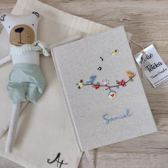 Caderno de Assinaturas Passarinhos Bordado a Mão A5