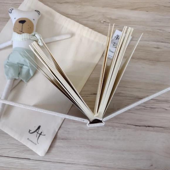 Caderno de Assinaturas Passarinhos Bordado a Mão A5
