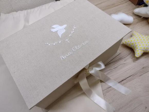 Caixa Batismo Bordada a Mão 30x20x8