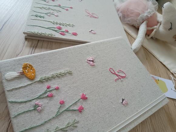 Kit Livro Bebê+porta Caderneta Vacina Jardim Tulipa e Cogume