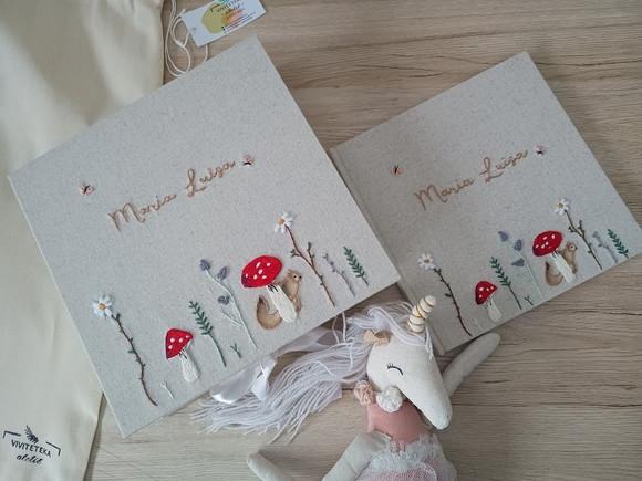 Livro do Bebê e Caixa Jardim Cogumelo e Esquilo Bordado Mão