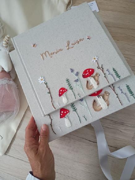 Livro do Bebê e Caixa Jardim Cogumelo e Esquilo Bordado Mão