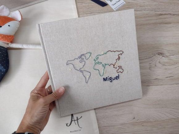 Livro do Bebê Mapa Mundi Bordado a Mão