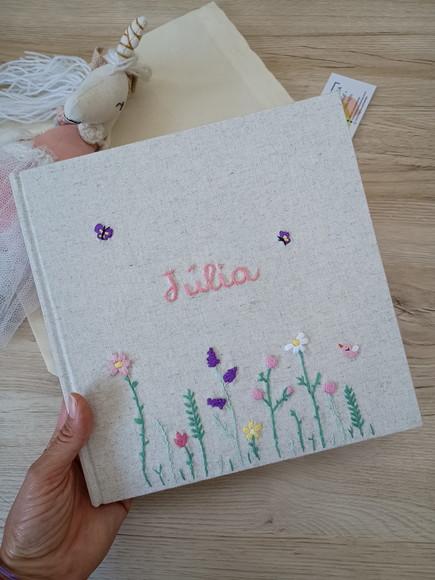 Livro do Bebê Jardim Bordado a Mão