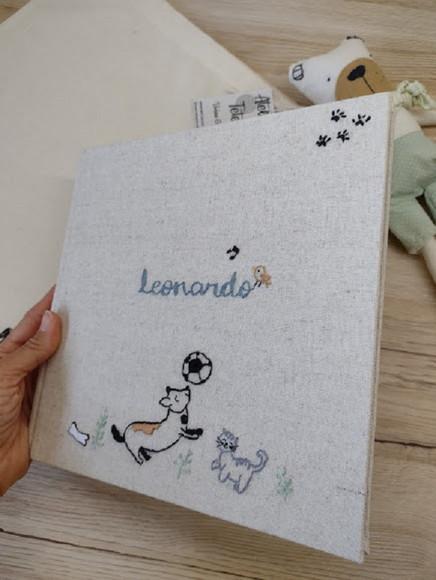 Livro do Bebê Pets Bordado a Mão