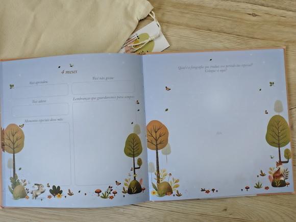 Livro do Bebê Tulipas e Cogumelos Bordado a Mão