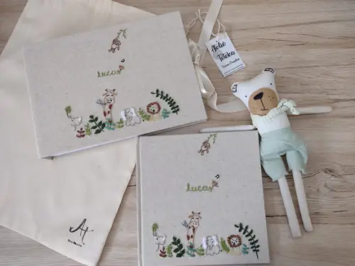 Álbum A4 Paisagem + Livro do Bebê Bordado Safari