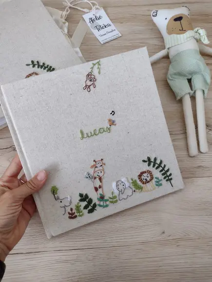 Álbum A4 Paisagem + Livro do Bebê Bordado Safari