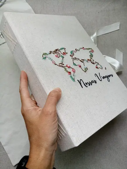 Álbum de Fotos Nossas Viagens Bordado a Mão