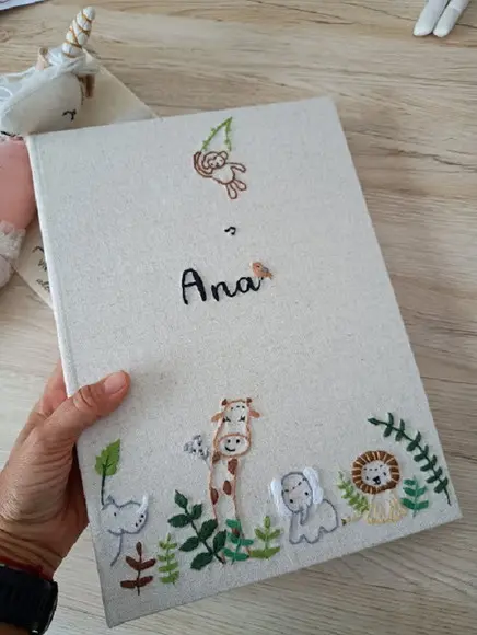 Álbum de Fotos Safari Bordado a Mão