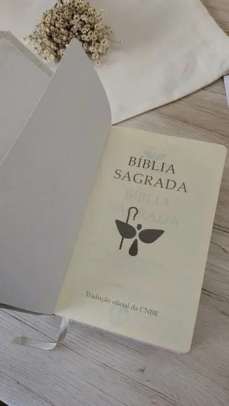 Bíblia Capa Bordada Sagrada Família