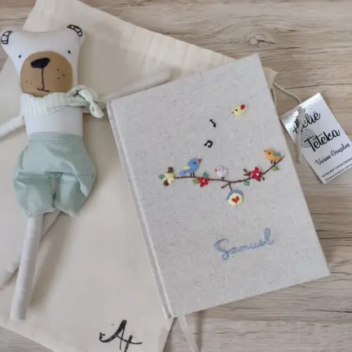 Caderno de Assinaturas Passarinhos Bordado a Mão A5