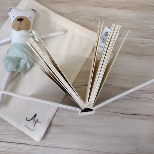 Caderno de Assinaturas Passarinhos Bordado a Mão A5