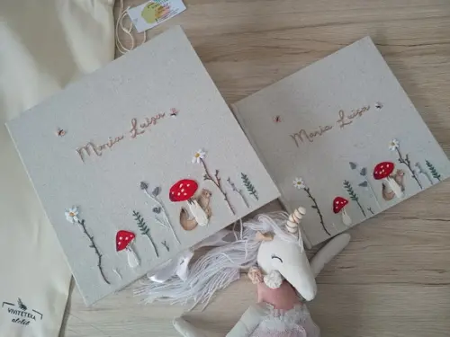 Livro do Bebê e Caixa Jardim Cogumelo e Esquilo Bordado Mão